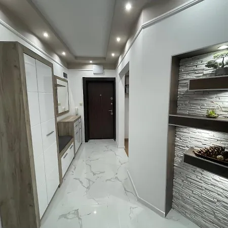 Deluxe Karina-free Parking Apartment